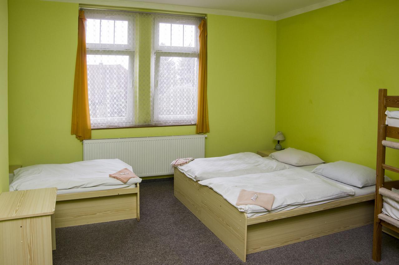Hotel Modra Hvezda Sadska Bagian luar foto