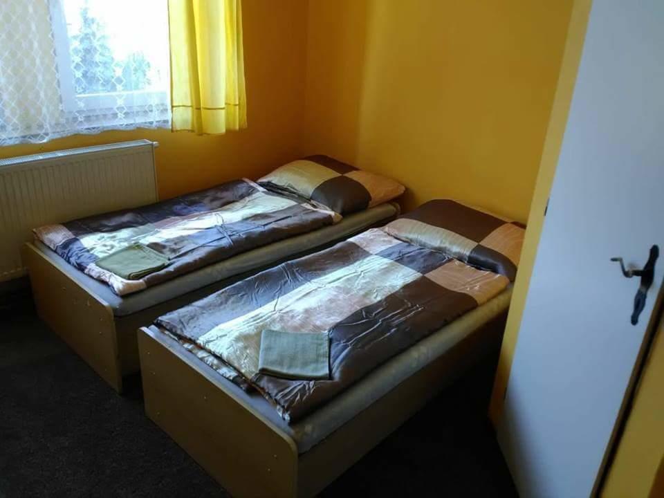 Hotel Modra Hvezda Sadska Bagian luar foto