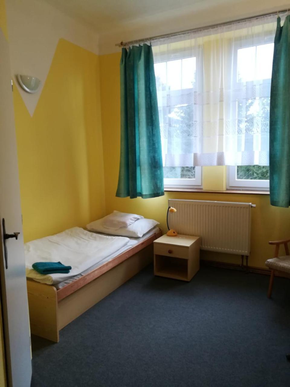 Hotel Modra Hvezda Sadska Bagian luar foto